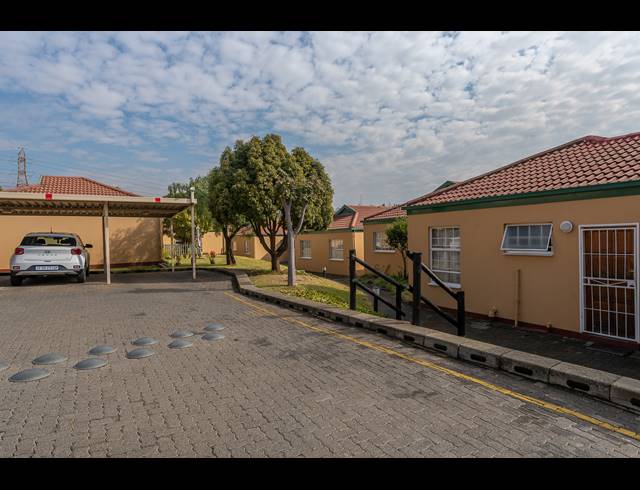 2 BEDROOM SIMPLEX FOR SALE IN LINMEYER